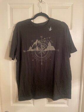 Banana Republic Men’s Compass Graphic T-Shirt L NWOT